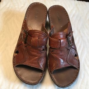 Woman's leather Clarks Clog Sandal